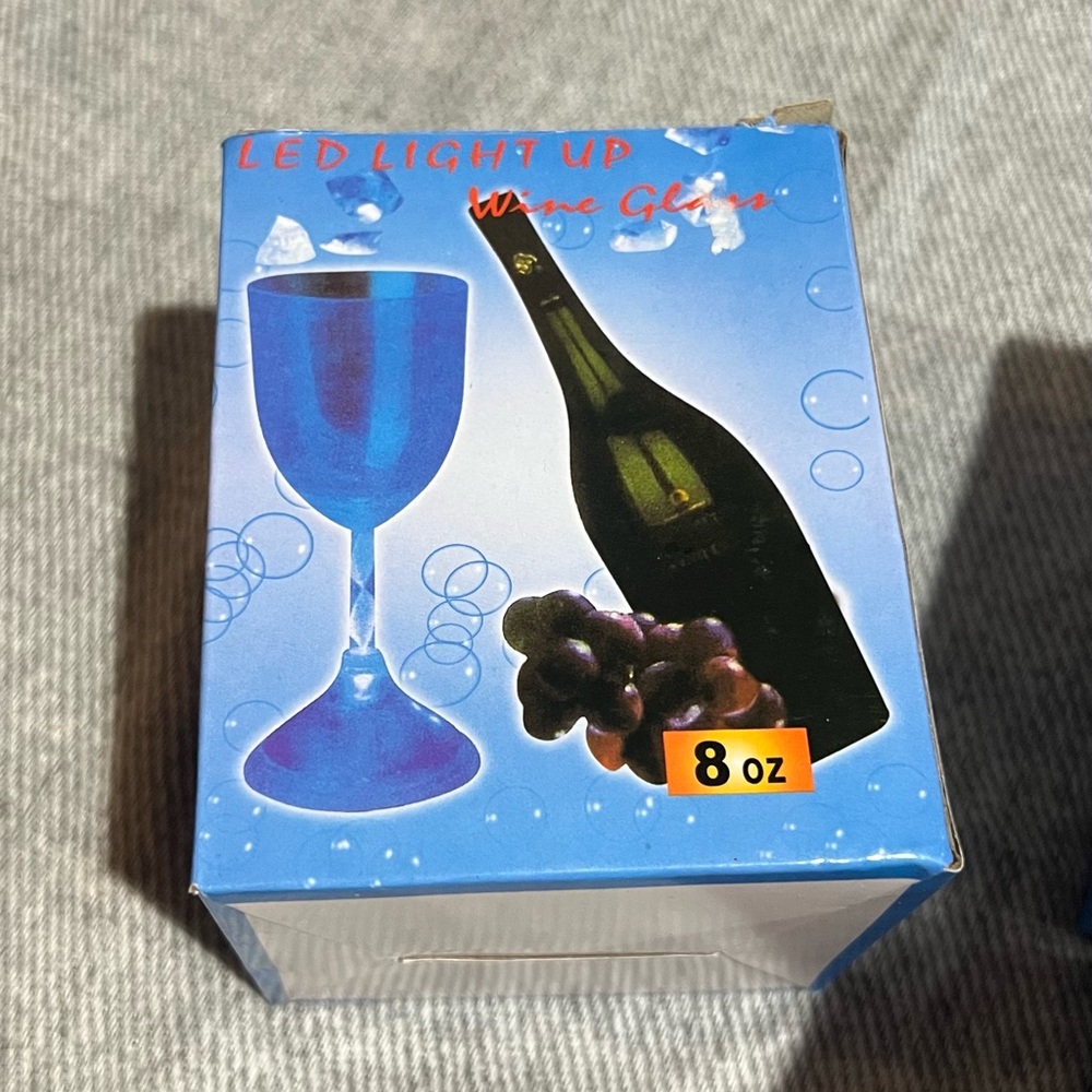 NEW LED Light Up Wine Glass Set it to many different colors